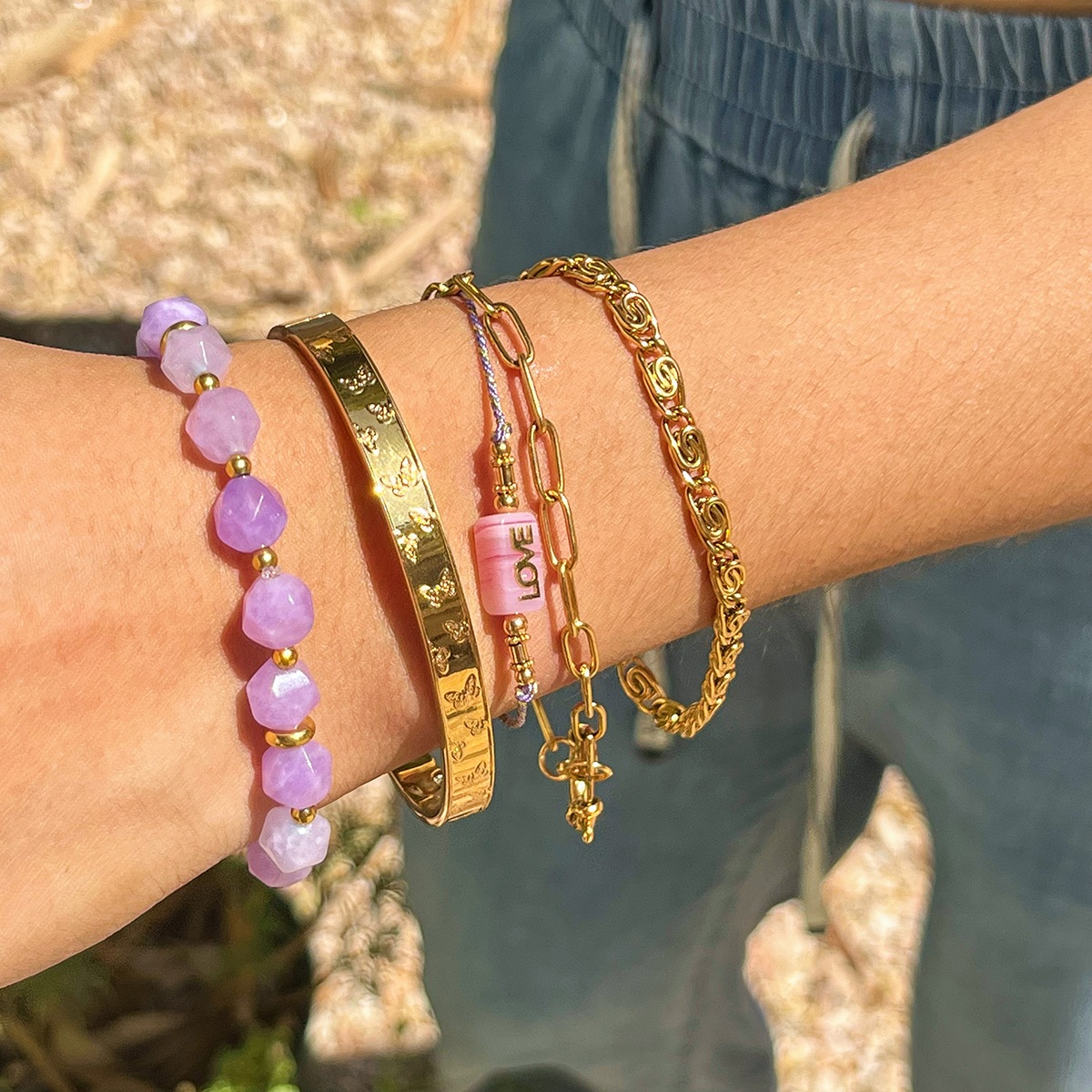 Náramek ELENYS Amethyst Aura na ruce